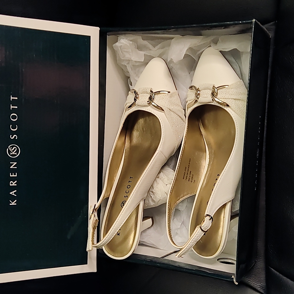 Karen Scott EUC White Gisele Sling Back Shoes 7 1/2 Wide Size
